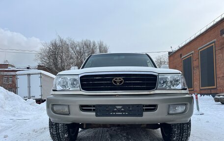 Toyota Land Cruiser 100 рестайлинг 2, 2000 год, 1 200 000 рублей, 2 фотография