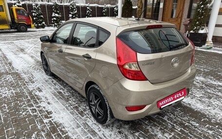 Hyundai Solaris II рестайлинг, 2012 год, 695 000 рублей, 3 фотография