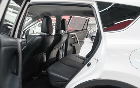 Toyota RAV4, 2015 год, 1 750 000 рублей, 7 фотография