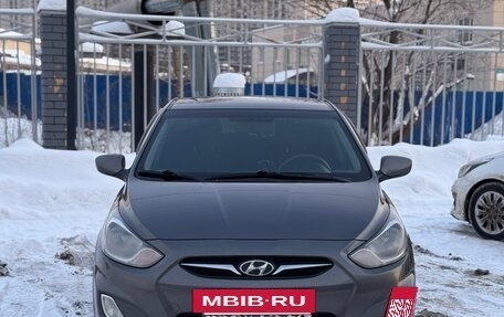 Hyundai Solaris II рестайлинг, 2012 год, 730 000 рублей, 3 фотография