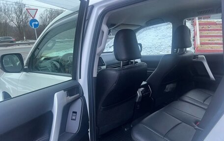 Toyota Land Cruiser Prado 150 рестайлинг 2, 2021 год, 5 000 000 рублей, 8 фотография