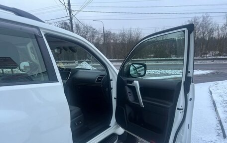 Toyota Land Cruiser Prado 150 рестайлинг 2, 2021 год, 5 000 000 рублей, 10 фотография