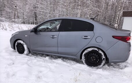 KIA Rio IV, 2018 год, 1 555 000 рублей, 3 фотография