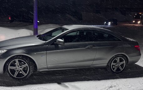 Mercedes-Benz E-Класс, 2012 год, 1 950 000 рублей, 4 фотография