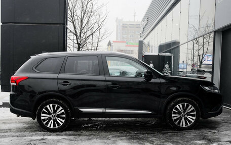 Mitsubishi Outlander III рестайлинг 3, 2019 год, 2 550 000 рублей, 4 фотография