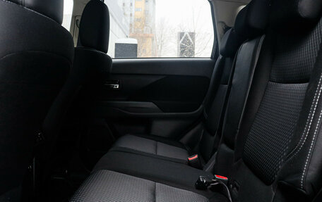 Mitsubishi Outlander III рестайлинг 3, 2019 год, 2 550 000 рублей, 10 фотография