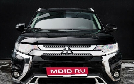 Mitsubishi Outlander III рестайлинг 3, 2019 год, 2 550 000 рублей, 2 фотография