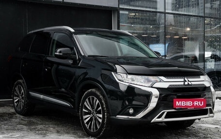 Mitsubishi Outlander III рестайлинг 3, 2019 год, 2 550 000 рублей, 3 фотография