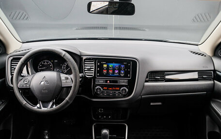 Mitsubishi Outlander III рестайлинг 3, 2019 год, 2 550 000 рублей, 18 фотография