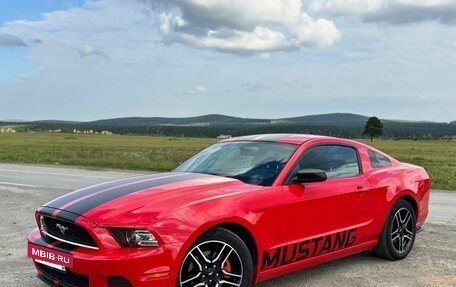 Ford Mustang VI рестайлинг, 2013 год, 2 100 000 рублей, 2 фотография