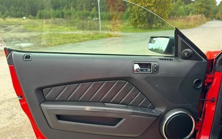 Ford Mustang VI рестайлинг, 2013 год, 2 100 000 рублей, 17 фотография