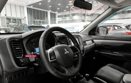 Mitsubishi Outlander III рестайлинг 3, 2014 год, 1 420 000 рублей, 20 фотография