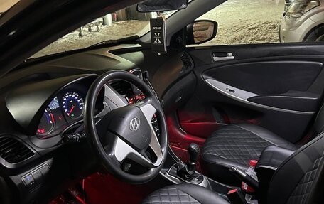 Hyundai Solaris II рестайлинг, 2011 год, 600 000 рублей, 7 фотография