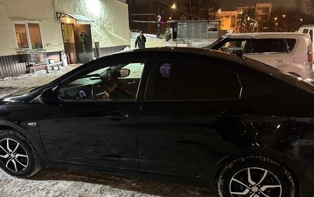 Hyundai Solaris II рестайлинг, 2011 год, 600 000 рублей, 9 фотография