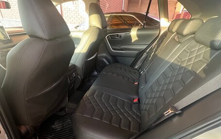 Toyota RAV4, 2022 год, 3 400 000 рублей, 6 фотография