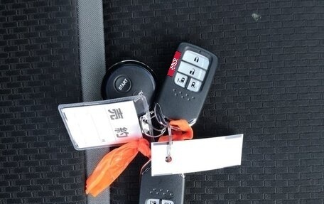 Honda Stepwgn IV, 2018 год, 2 500 000 рублей, 14 фотография