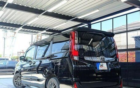 Toyota Noah III, 2018 год, 1 730 002 рублей, 7 фотография