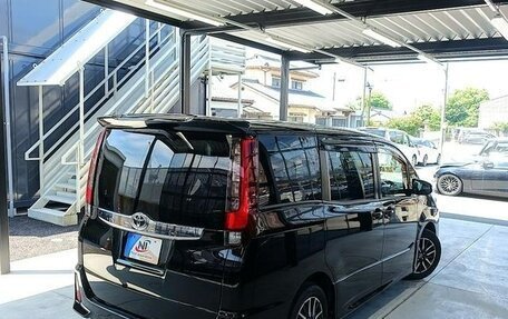 Toyota Noah III, 2018 год, 1 730 002 рублей, 2 фотография