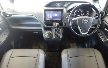 Toyota Noah III, 2018 год, 1 730 002 рублей, 15 фотография