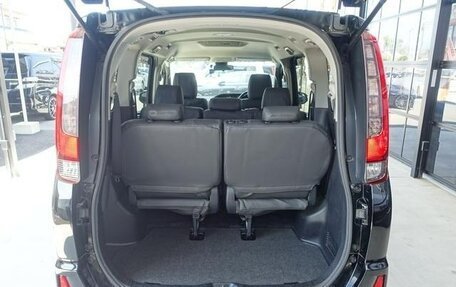 Toyota Noah III, 2018 год, 1 730 002 рублей, 22 фотография