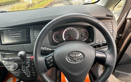 Toyota ISis I, 2016 год, 1 050 000 рублей, 13 фотография