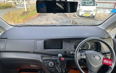 Toyota ISis I, 2016 год, 1 050 000 рублей, 11 фотография