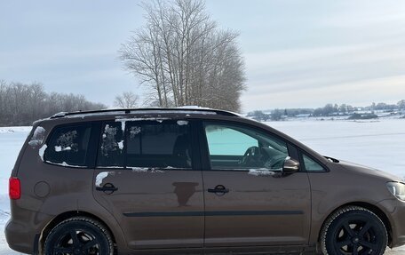 Volkswagen Touran III, 2013 год, 850 000 рублей, 4 фотография