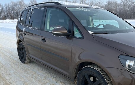 Volkswagen Touran III, 2013 год, 850 000 рублей, 3 фотография