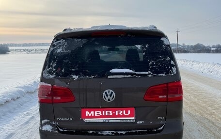 Volkswagen Touran III, 2013 год, 850 000 рублей, 2 фотография