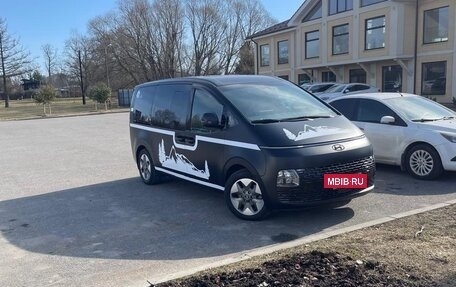 Hyundai Staria, 2021 год, 5 050 000 рублей, 3 фотография