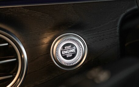 Mercedes-Benz E-Класс, 2019 год, 2 300 000 рублей, 13 фотография