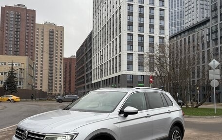 Volkswagen Tiguan II, 2018 год, 2 650 000 рублей, 1 фотография