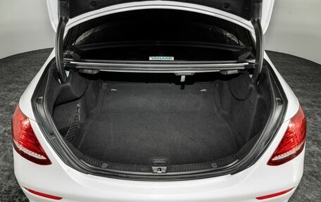 Mercedes-Benz E-Класс, 2019 год, 2 300 000 рублей, 19 фотография