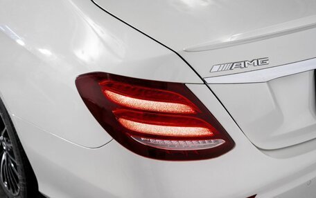 Mercedes-Benz E-Класс, 2019 год, 2 300 000 рублей, 24 фотография