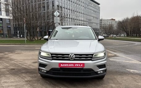 Volkswagen Tiguan II, 2018 год, 2 650 000 рублей, 2 фотография
