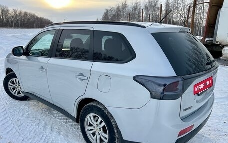 Mitsubishi Outlander III рестайлинг 3, 2013 год, 1 500 000 рублей, 7 фотография