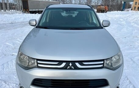 Mitsubishi Outlander III рестайлинг 3, 2013 год, 1 500 000 рублей, 2 фотография