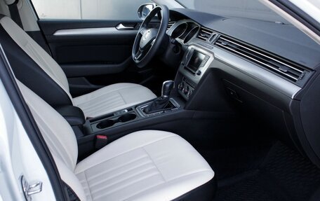 Volkswagen Passat B8 рестайлинг, 2017 год, 1 850 000 рублей, 5 фотография