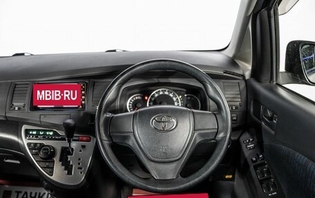 Toyota ISis I, 2015 год, 1 590 000 рублей, 10 фотография