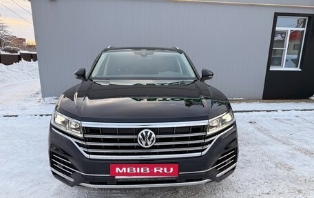Volkswagen Touareg III, 2019 год, 4 499 000 рублей, 3 фотография