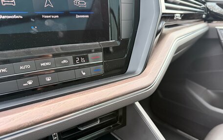 Volkswagen Touareg III, 2019 год, 4 499 000 рублей, 21 фотография