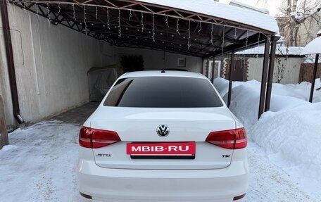 Volkswagen Jetta VI, 2015 год, 995 000 рублей, 4 фотография