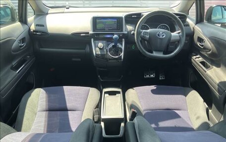 Toyota Wish II, 2015 год, 1 156 000 рублей, 10 фотография