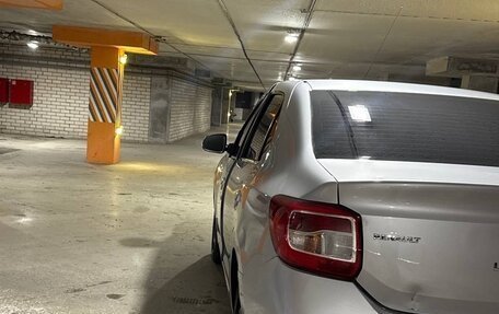 Renault Logan II, 2017 год, 740 000 рублей, 7 фотография