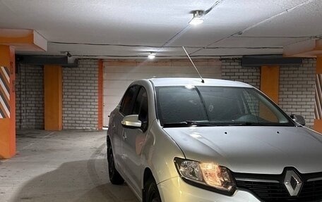 Renault Logan II, 2017 год, 740 000 рублей, 2 фотография