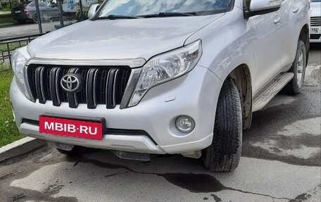 Toyota Land Cruiser Prado 150 рестайлинг 2, 2016 год, 3 700 000 рублей, 2 фотография
