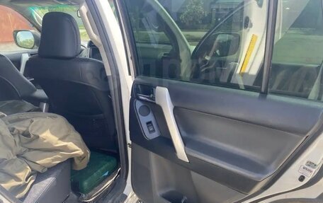 Toyota Land Cruiser Prado 150 рестайлинг 2, 2011 год, 2 200 000 рублей, 10 фотография