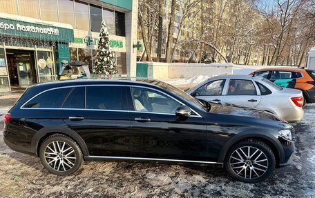 Mercedes-Benz E-Класс, 2020 год, 4 990 000 рублей, 2 фотография