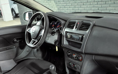 Renault Logan II, 2019 год, 500 000 рублей, 13 фотография