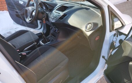 Ford Fiesta, 2015 год, 990 000 рублей, 10 фотография